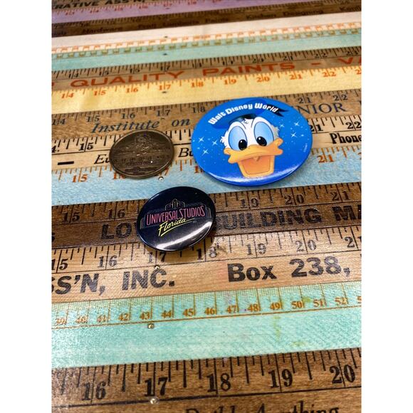 Vintage WALT DISNEY WORLD MGM STUDIOS MEDAL COIN TOKEN Pins Donald Duck Mickey - Picture 4 of 9